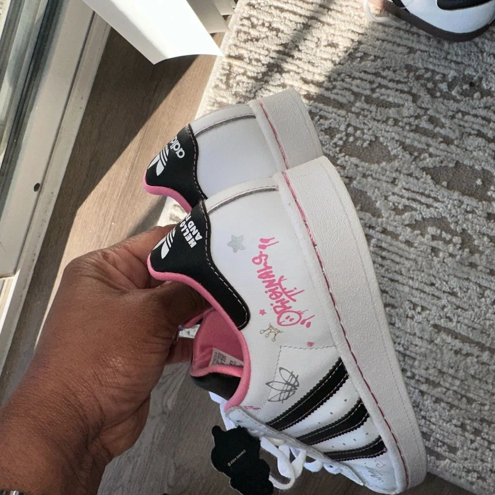 Adidas Hello Kitty Originals Kids Sneakers - White and Pink - Picture 3 of 6